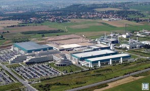 Gesamtansicht der Chipfabrik in Dresden-Wilschdorf (Quelle: M+W Zander)