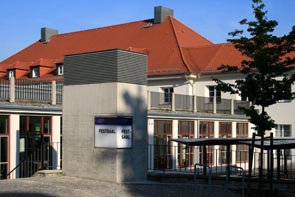 Gebäudekomplex Alte Mensa und Rektorat der Technischen Universität Dresden und Cafeteria Mommsenstraße