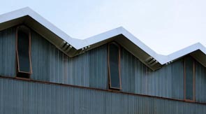 ertüchtigte und sanierte Dachkonstruktion des Heidebroek-Baus der Technischen Universität Dresden