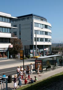 Ansicht des Einkaufs- und Bürozentrums "Paradiesgarten" in der Straße "Räcknitzhöhe"